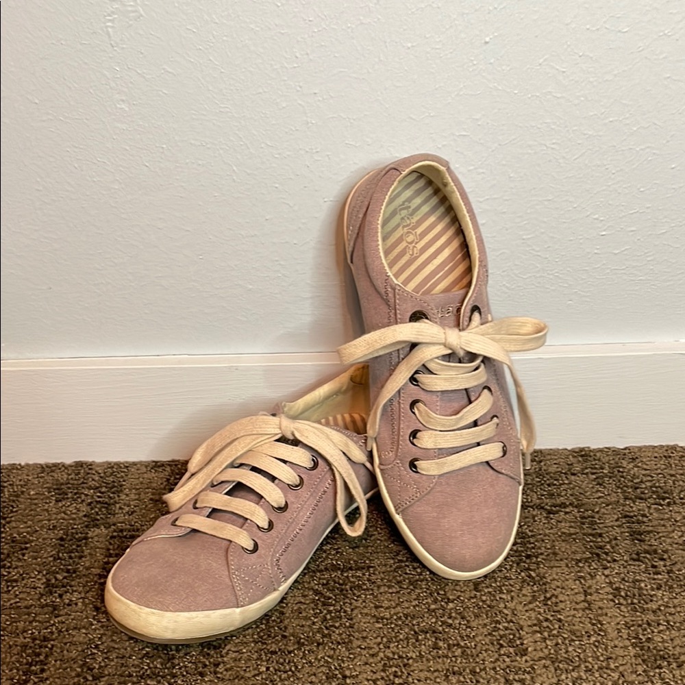 Taos Footwear Women's Sneakers - Lavendar and Cream